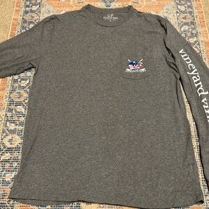 Men’s Medium Grey Vineyard Vines long sleeve T, X sticks pink hockey whale